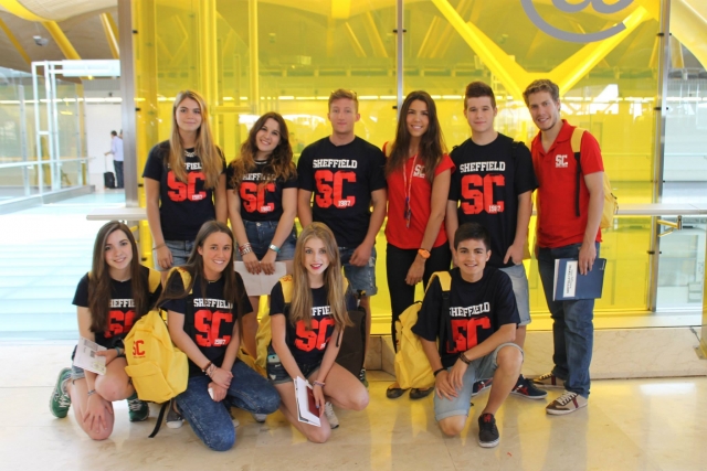 Grupo de alumnos y alumnas